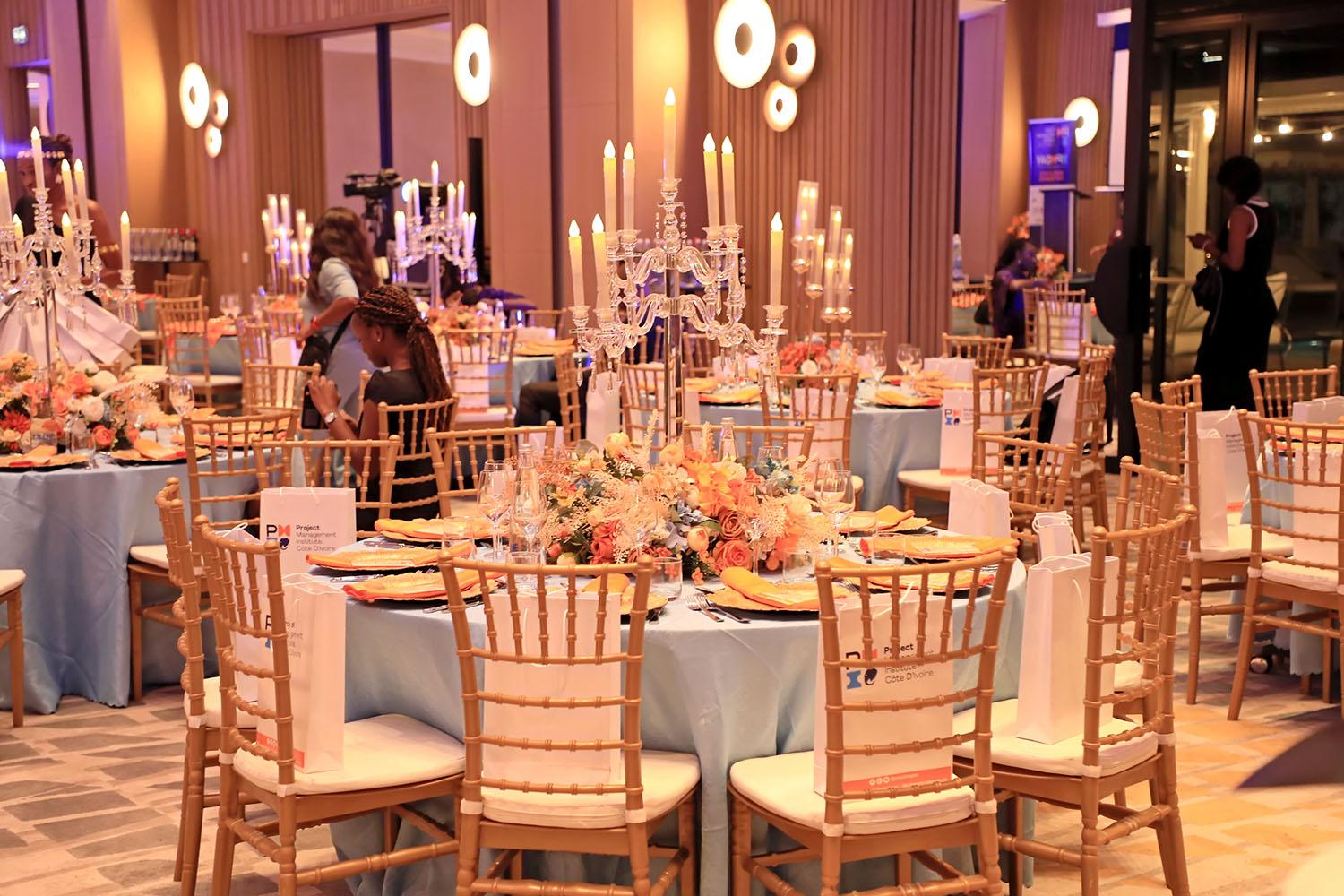 Table dressée pour le dîner de gala